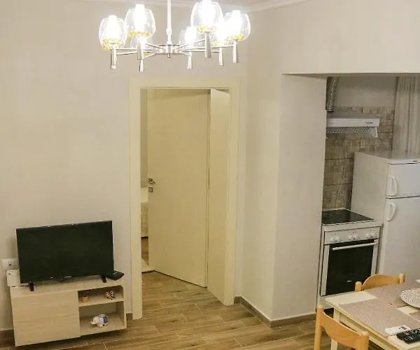 New Bazaar Arben's * טיראנה